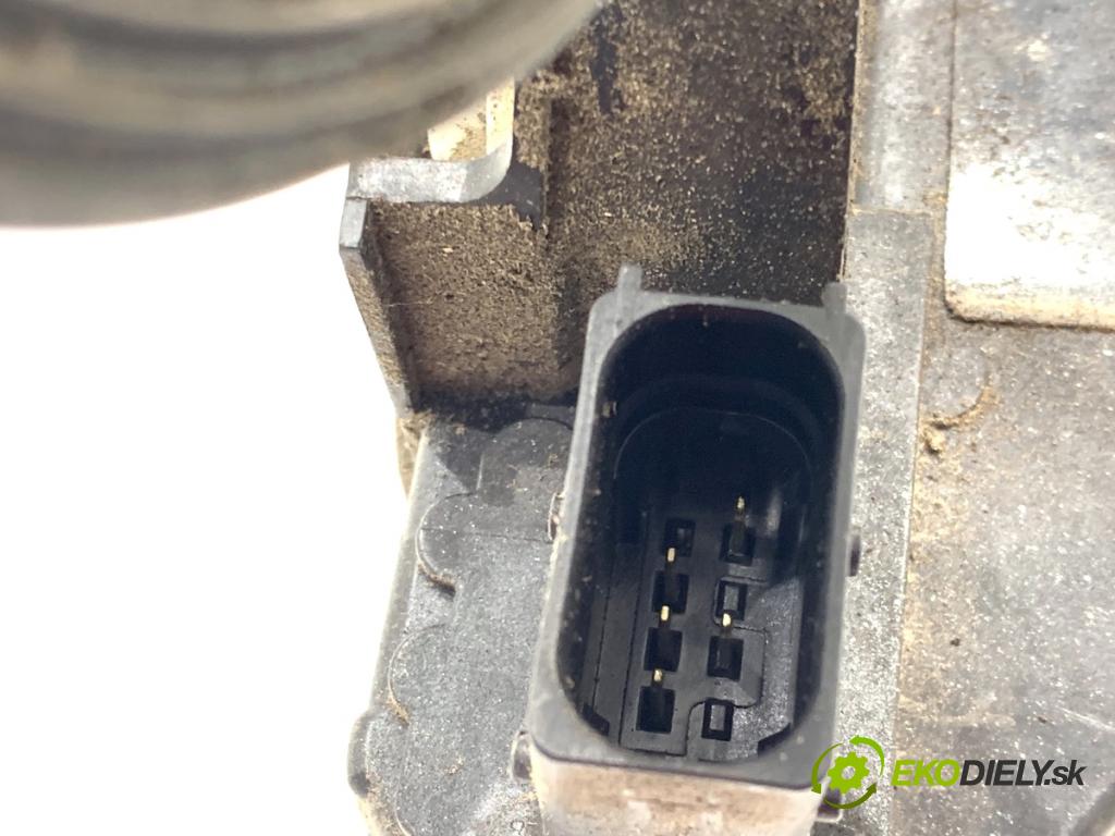 OPEL ASTRA J Kombi 2013 81 kW 1.7 CDTI (35) 1686 zámok Dvere pravy predný 13579523