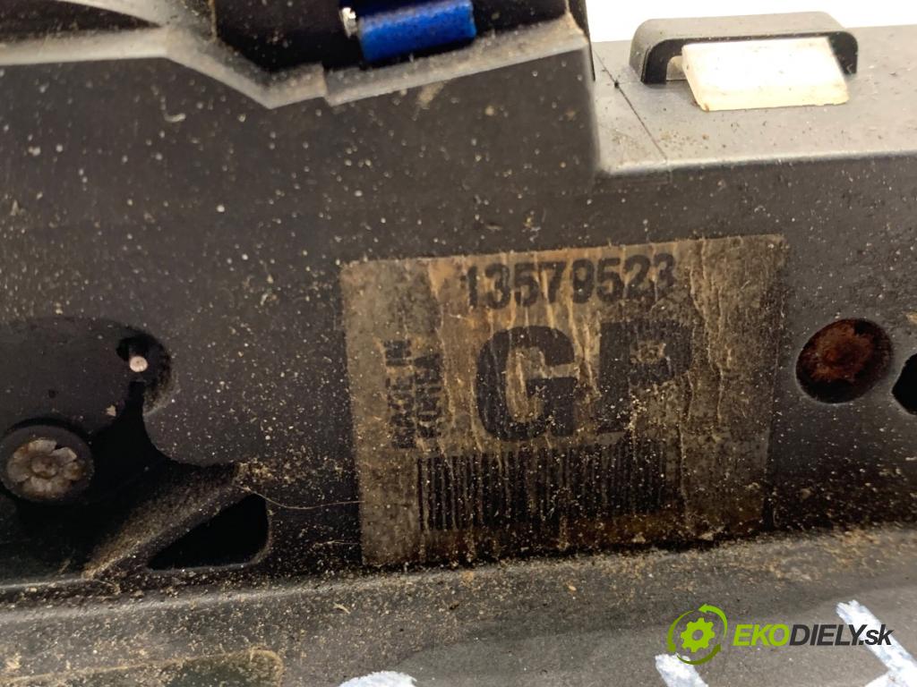 OPEL ASTRA J Kombi 2013 81 kW 1.7 CDTI (35) 1686 zámok Dvere pravy predný 13579523