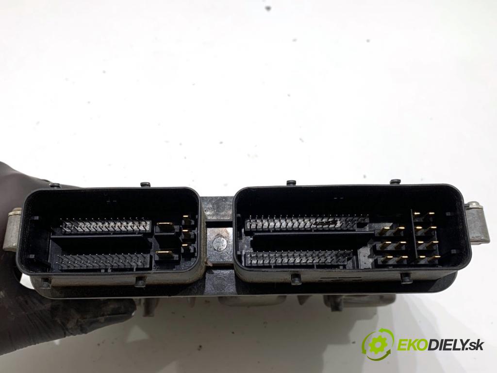 OPEL ASTRA J Kombi 2013 81 kW 1.7 CDTI (35) 1686 riadiaca jednotka Motor 55588354 (Riadiaca jednotka)