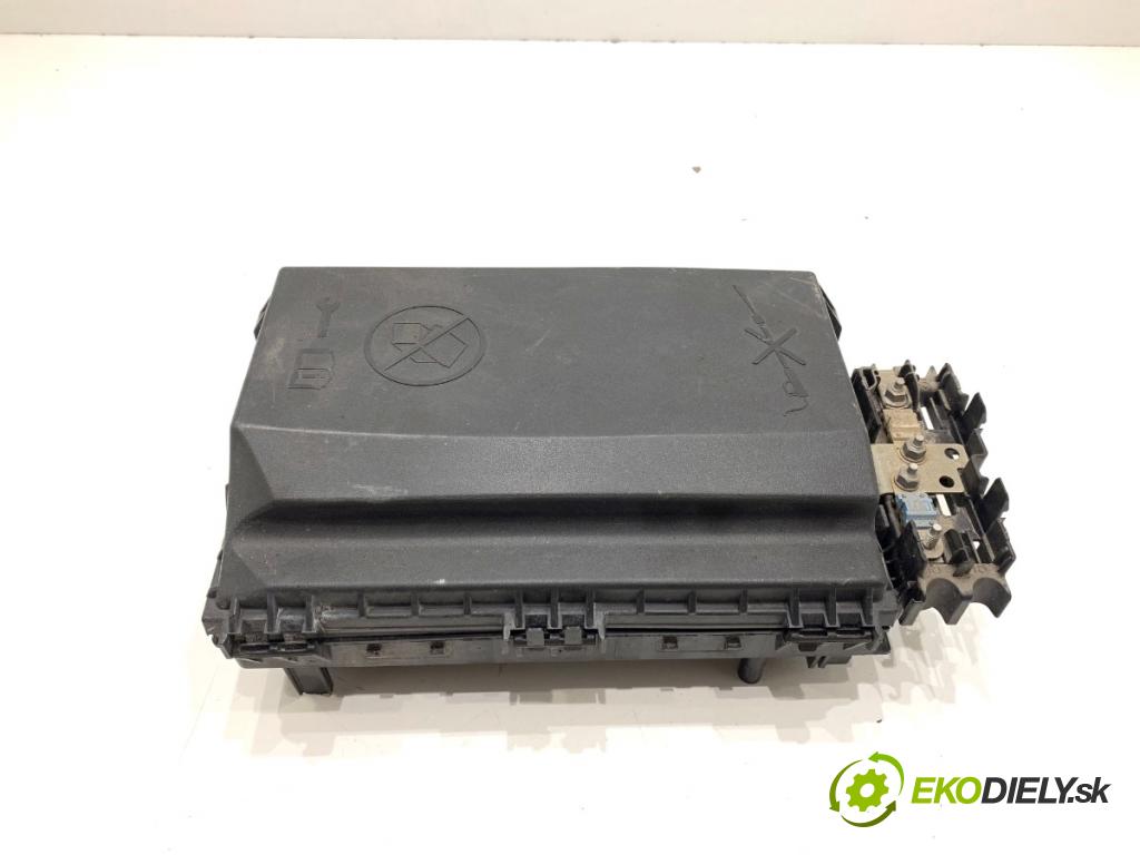 OPEL ASTRA J Kombi 2013 81 kW 1.7 CDTI (35) 1686 skříňka poistková 13368641 (Pojistková skříňka)