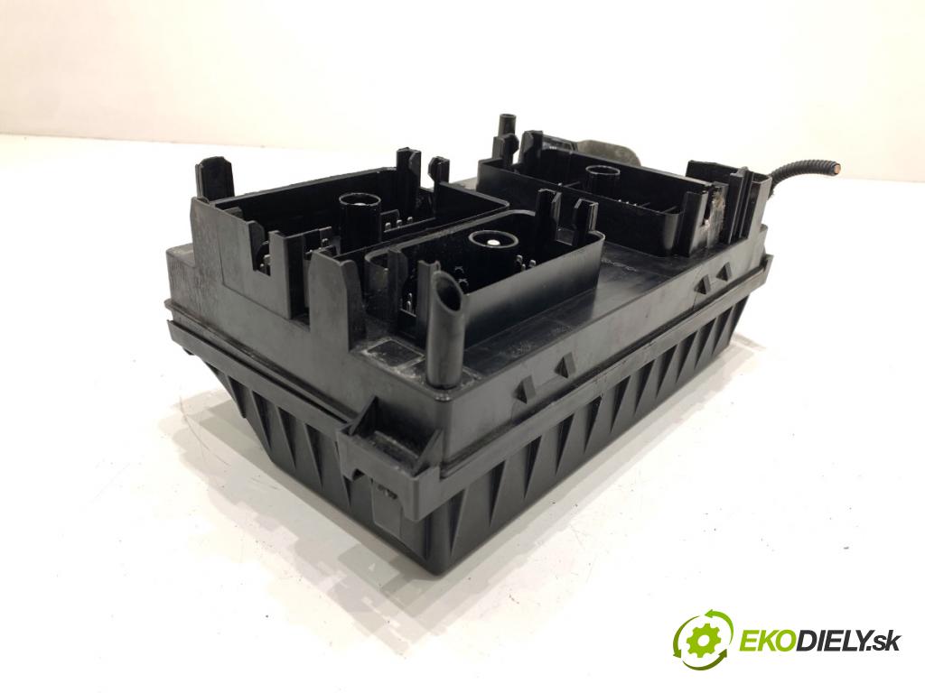 OPEL ASTRA J Kombi 2013 81 kW 1.7 CDTI (35) 1686 Skrinka poistková 13368641 (Poistková skrinka)