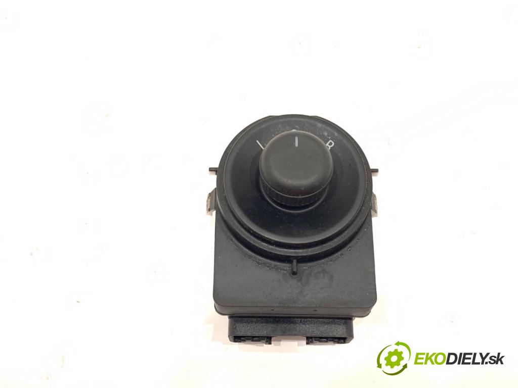 OPEL ASTRA J Kombi 2013 81 kW 1.7 CDTI (35) 1686 Prepínač nastavenia spätných zrkadiel 13271827 (Prepínacie páčky pod volantom)