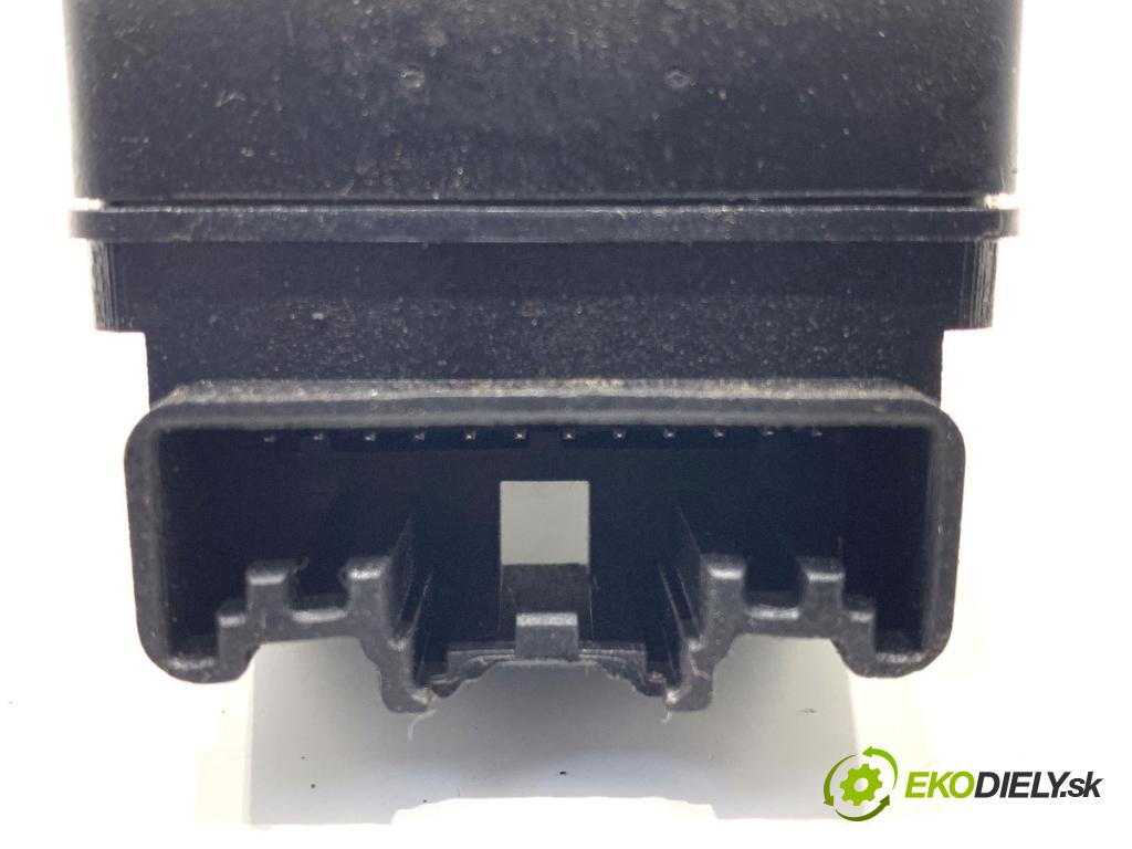 OPEL ASTRA J Kombi 2013 81 kW 1.7 CDTI (35) 1686 Prepínač nastavenia spätných zrkadiel 13271827 (Prepínacie páčky pod volantom)