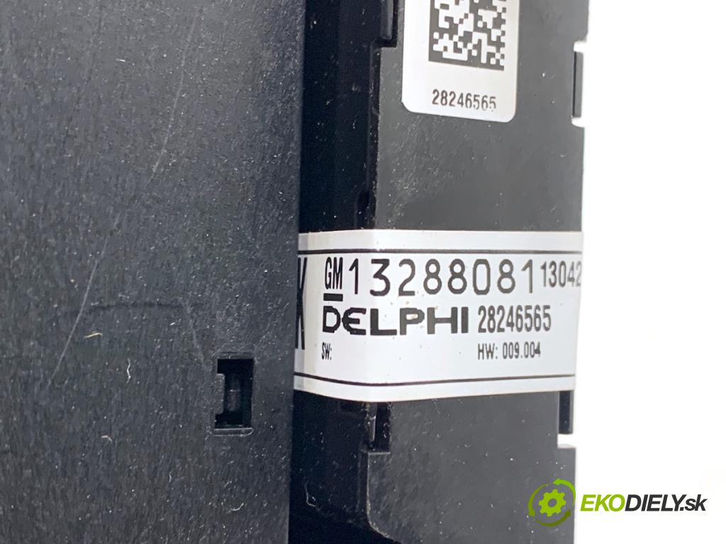 OPEL ASTRA J Kombi 2013 81 kW 1.7 CDTI (35) 1686 Panel ovládania radia 13288081 (Prepínacie páčky pod volantom)