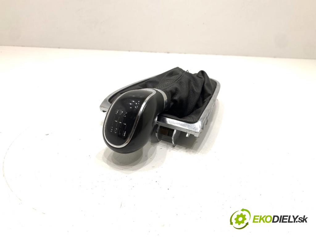 OPEL ASTRA J Kombi 2013 81 kW 1.7 CDTI (35) 1686 manžeta  (Řadicí páka (kulisa) )