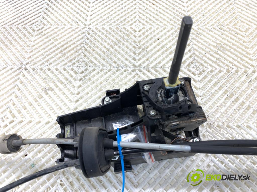 OPEL ASTRA J Kombi 2013 81 kW 1.7 CDTI (35) 1686 kulisa 55577540 (Řadicí páka (kulisa) )