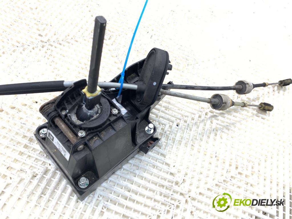 OPEL ASTRA J Kombi 2013 81 kW 1.7 CDTI (35) 1686 kulisa 55577540 (Řadicí páka (kulisa) )