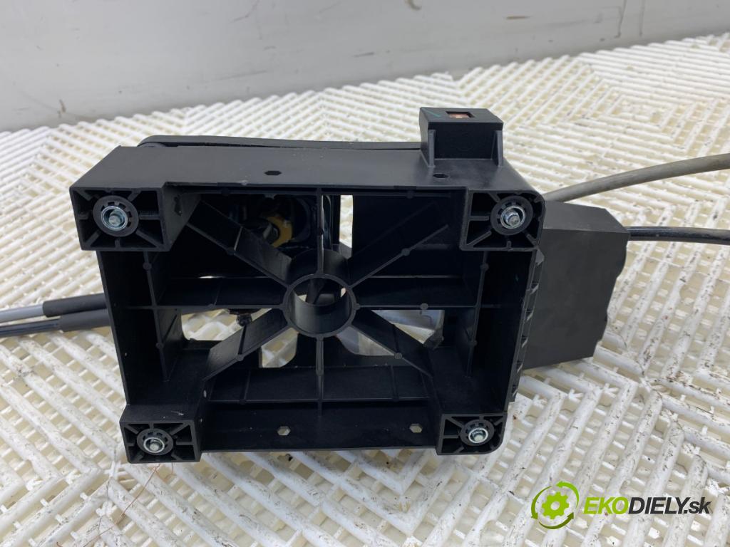 OPEL ASTRA J Kombi 2013 81 kW 1.7 CDTI (35) 1686 kulisa 55577540 (Řadicí páka (kulisa) )