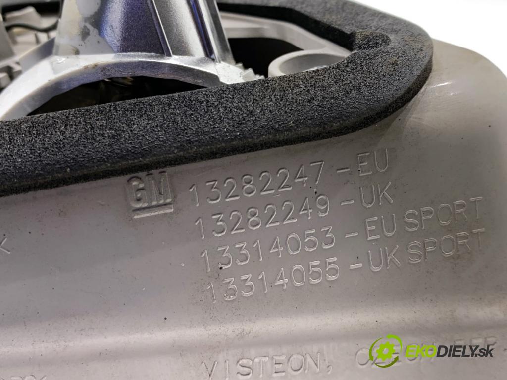 OPEL ASTRA J Kombi 2013 81 kW 1.7 CDTI (35) 1686 Svetlo zad pravá vnútorná 13282247 (Kľučka dverí ostatné)