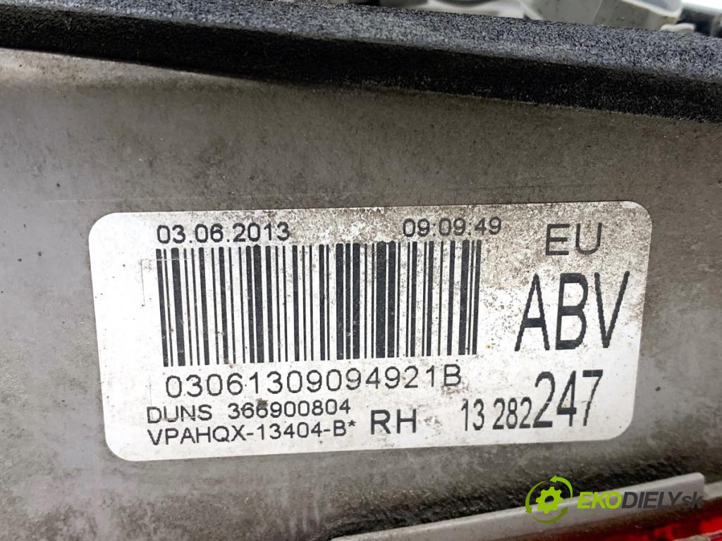 OPEL ASTRA J Kombi 2013 81 kW 1.7 CDTI (35) 1686 Svetlo zad pravá vnútorná 13282247 (Kľučka dverí ostatné)