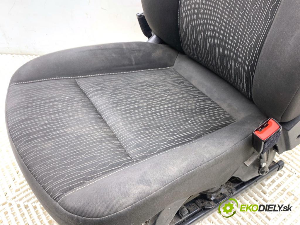 OPEL ASTRA J Kombi 2013 81 kW 1.7 CDTI (35) 1686 Sedadlo pravy predný