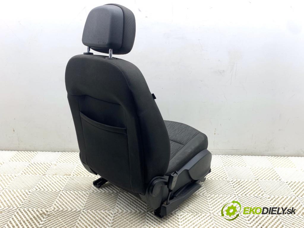 OPEL ASTRA J Kombi 2013 81 kW 1.7 CDTI (35) 1686 Sedadlo pravy predný