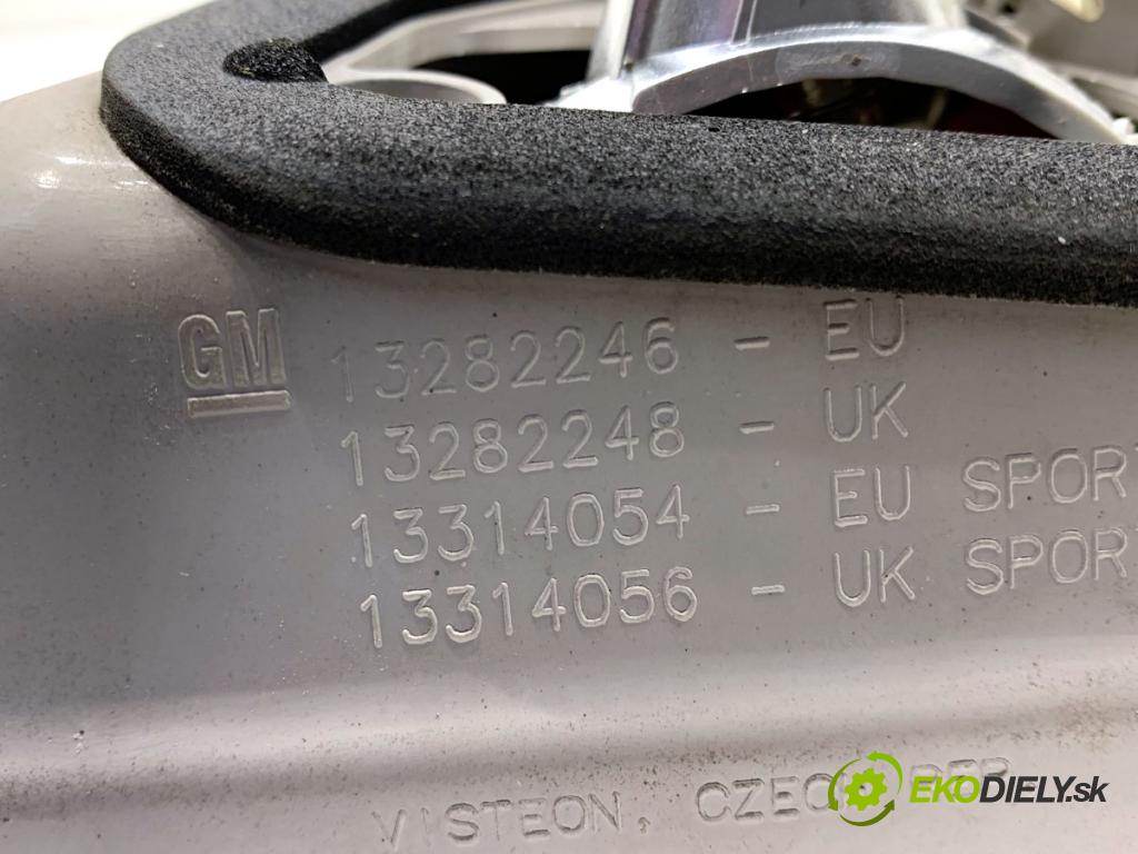 OPEL ASTRA J Kombi 2013 81 kW 1.7 CDTI (35) 1686 světlo zadní část levá strana vnitřní 13282246 (Klika dveří ostatní)