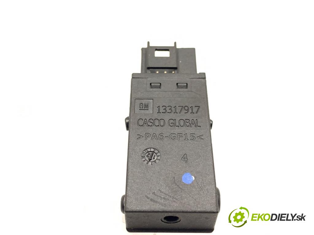 OPEL ASTRA J Kombi 2013 81 kW 1.7 CDTI (35) 1686 HNÍZDO: AUX 13317917