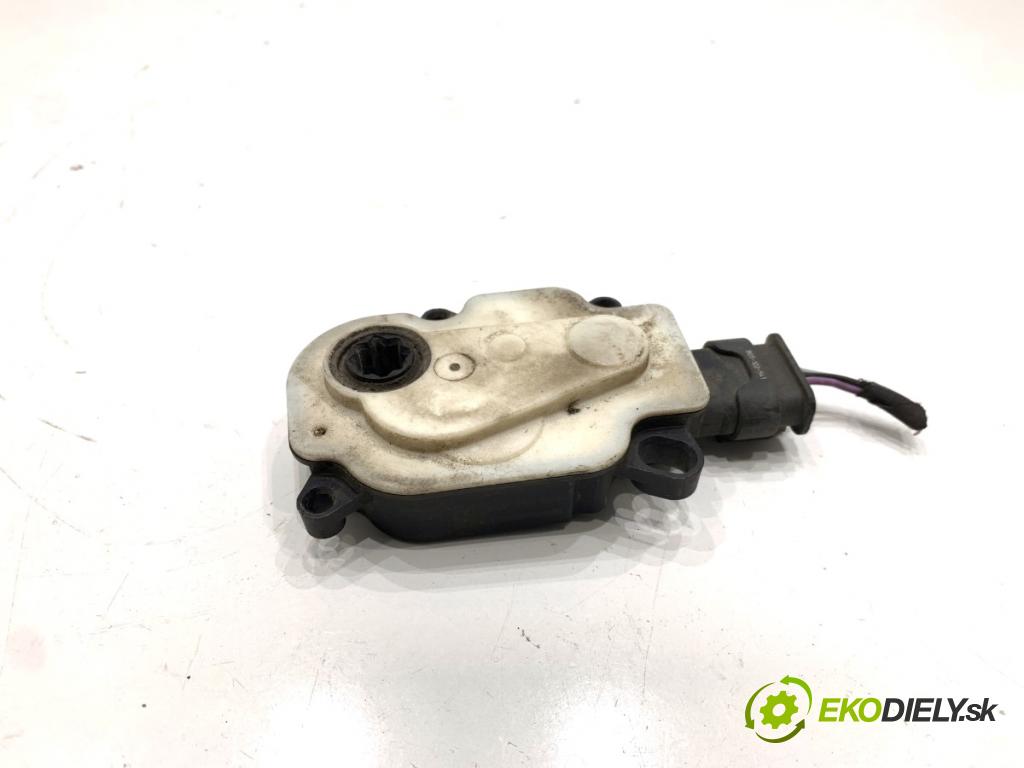 OPEL ASTRA J Kombi 2013 81 kW 1.7 CDTI (35) 1686 motorek rolety ŻALUZIJE: 6466R300