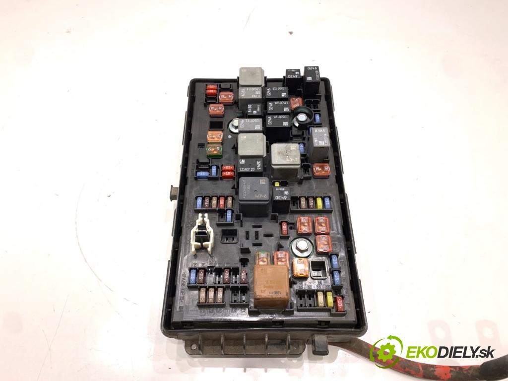 OPEL INSIGNIA A liftback 2009 103 kW 1.8 (68) 1796 modul BSI 13275874 (Pojistková skříňka)