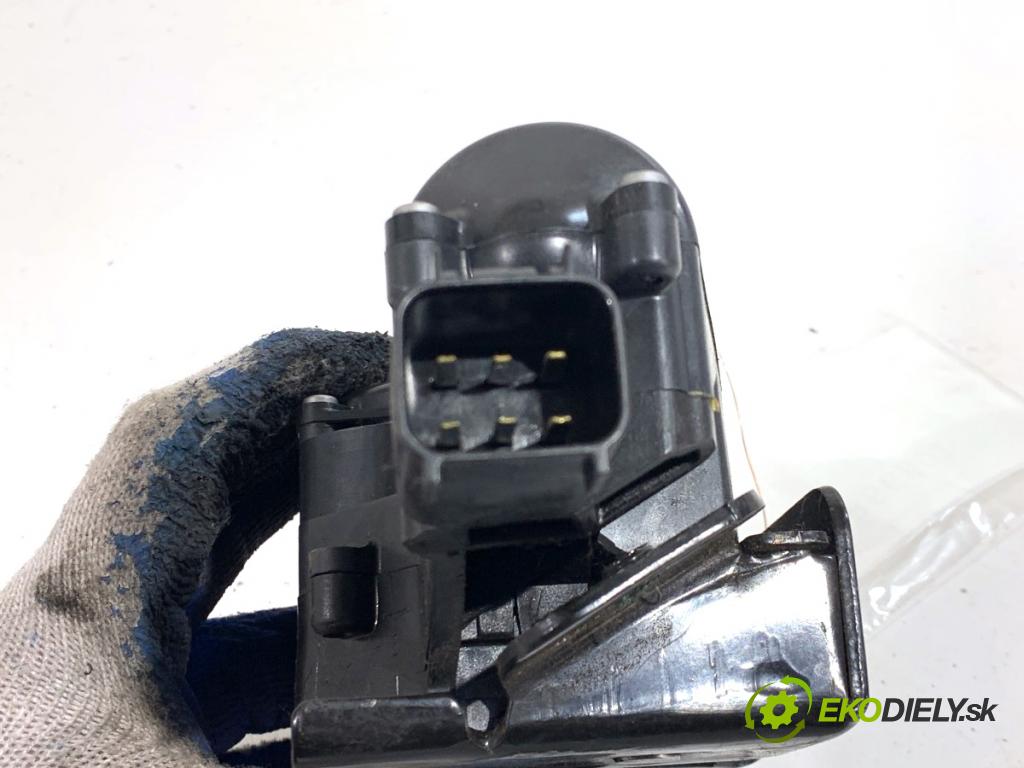 OPEL INSIGNIA A liftback 2009 103 kW 1.8 (68) 1796 zámok dverí zad 13501872