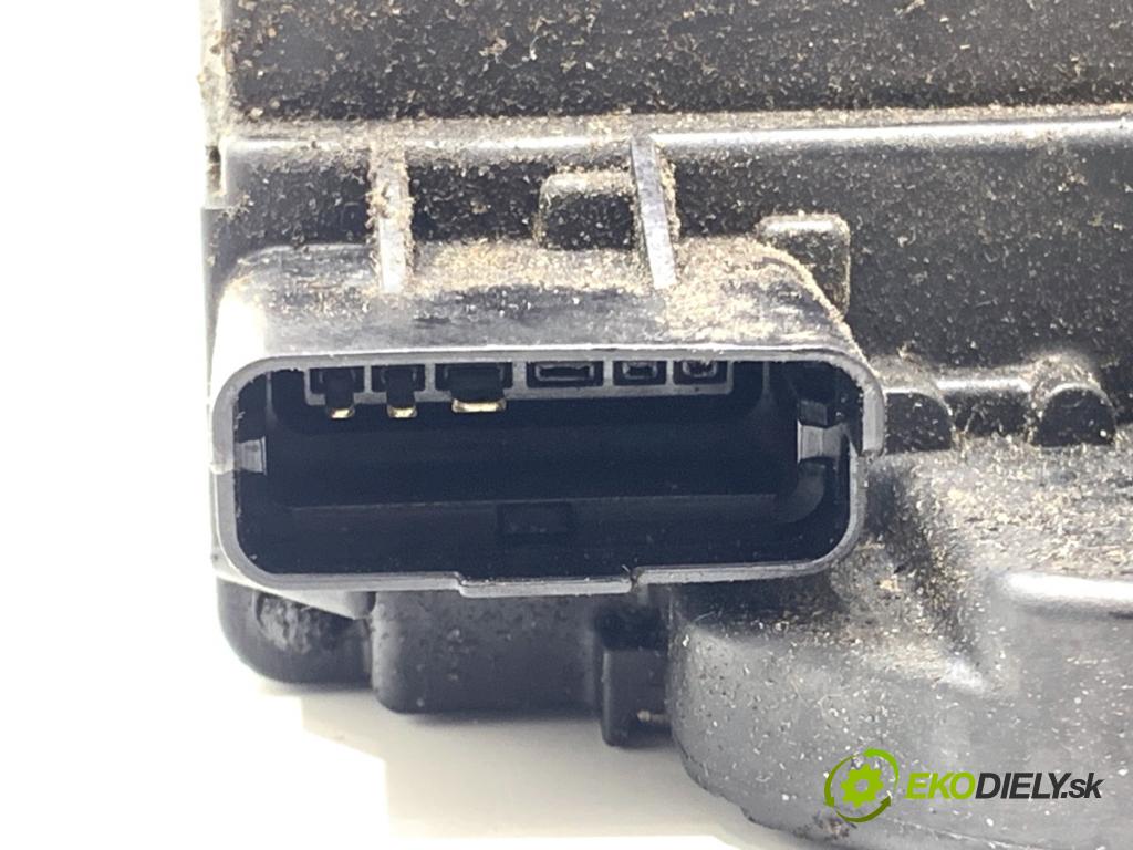 NISSAN NOTE E11 nadwozie wielkoprzestrzenne (MPV) 2007 81 kW 1.6 1598 zámok Dvere pravy predný