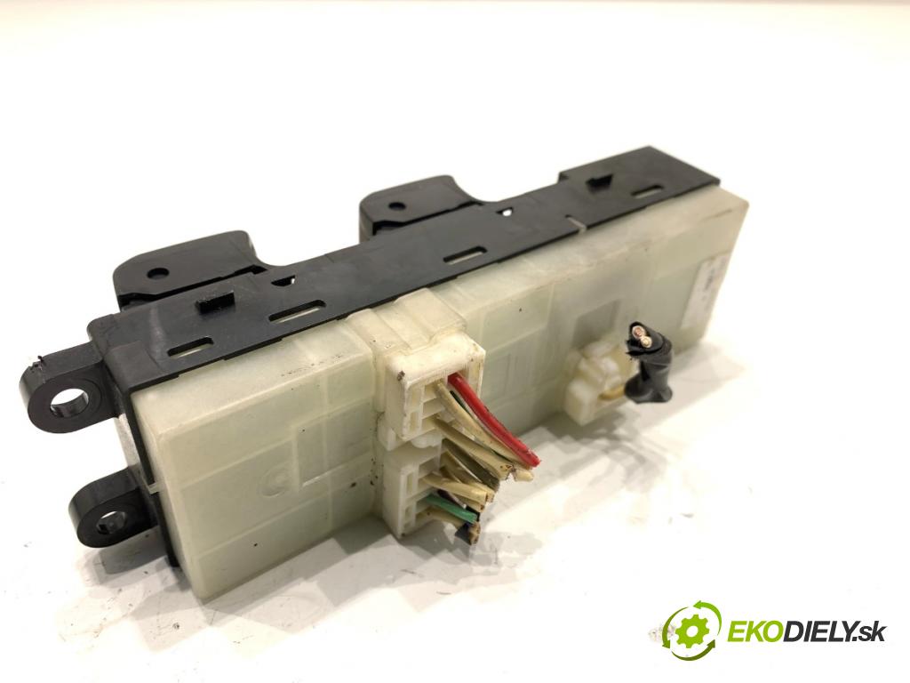 NISSAN NOTE E11 nadwozie wielkoprzestrzenne (MPV) 2007 81 kW 1.6 1598 Prepínač okien  (Prepínacie páčky pod volantom)