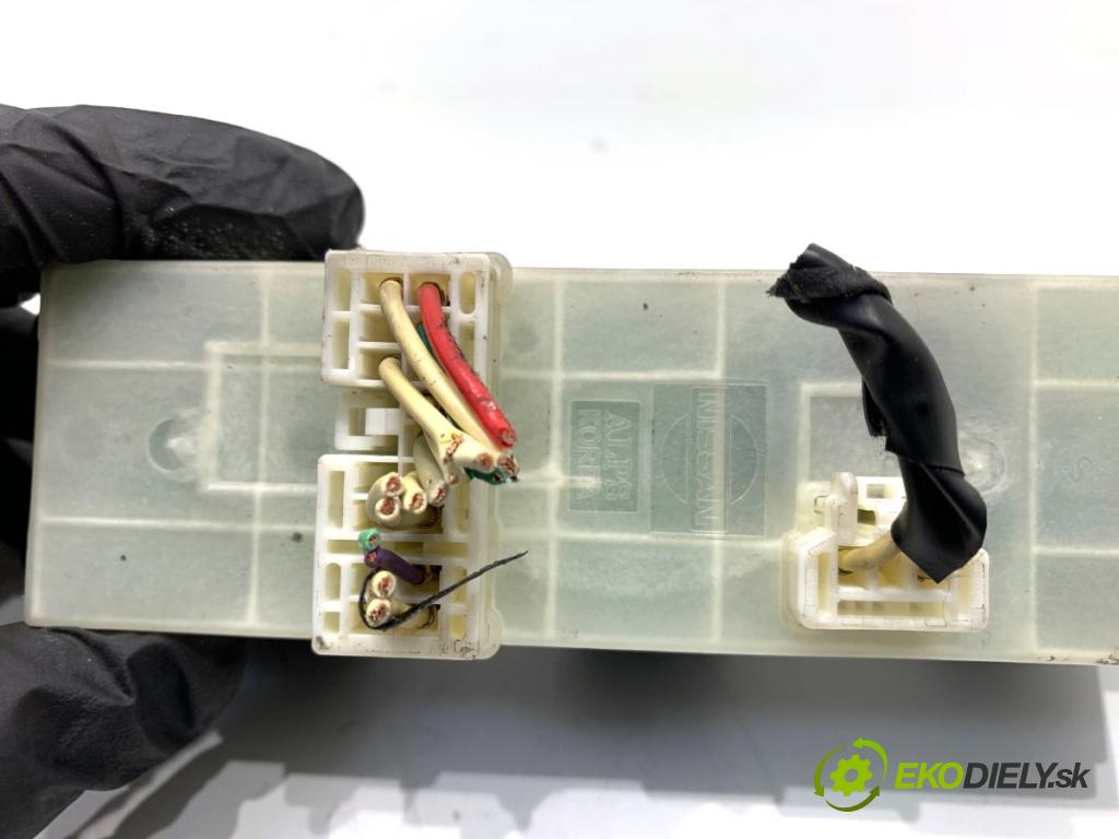 NISSAN NOTE E11 nadwozie wielkoprzestrzenne (MPV) 2007 81 kW 1.6 1598 Prepínač okien  (Prepínacie páčky pod volantom)