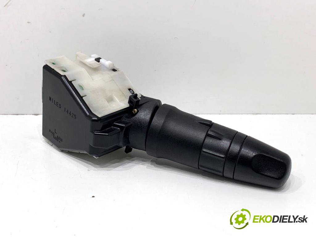 NISSAN NOTE E11 nadwozie wielkoprzestrzenne (MPV) 2007 81 kW 1.6 1598 Prepínač smeroviek  (Prepínacie páčky pod volantom)