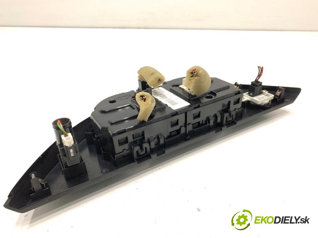 NISSAN NOTE E11 nadwozie wielkoprzestrzenne (MPV) 2007 81 kW 1.6 1598 Panel ovládania kúrenia 275009U11A (Prepínacie páčky pod volantom)