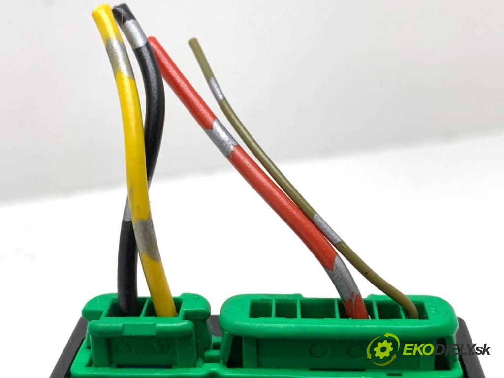 NISSAN NOTE E11 nadwozie wielkoprzestrzenne (MPV) 2007 81 kW 1.6 1598 odpor rezistor topení vzduchu F657165W (Odpor topení)