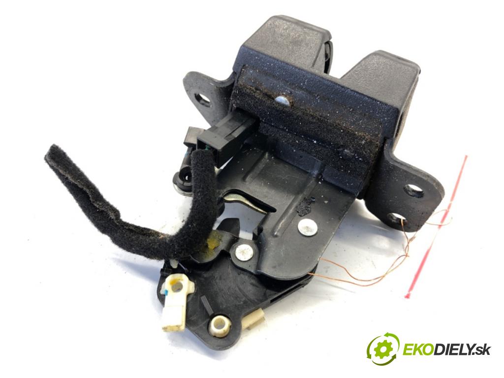 HYUNDAI TUCSON SUV 2007 100 kW 2.0 CRDi 1991 zámok dverí zad