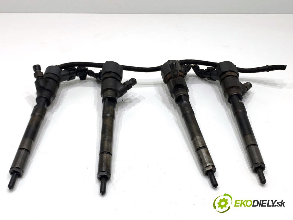 HYUNDAI TUCSON SUV 2007 100 kW 2.0 CRDi 1991 vstřikovací ventily 33800-27400