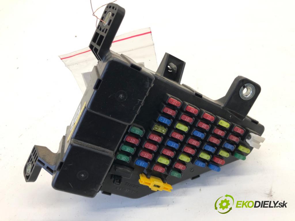 HYUNDAI TUCSON SUV 2007 100 kW 2.0 CRDi 1991 skříňka poistková 91110-2E001 (Pojistková skříňka)