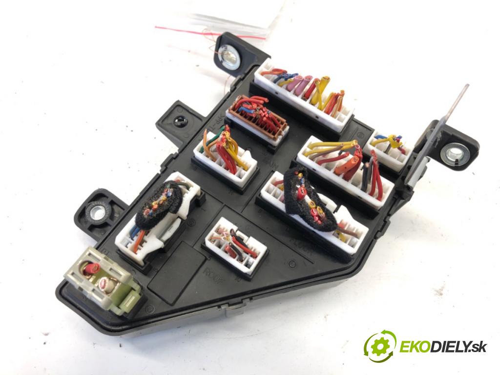 HYUNDAI TUCSON SUV 2007 100 kW 2.0 CRDi 1991 Skrinka poistková 91110-2E001 (Poistková skrinka)