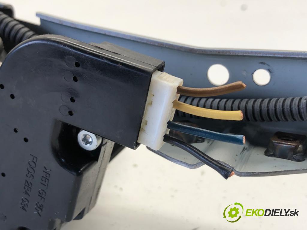 HYUNDAI TUCSON SUV 2007 100 kW 2.0 CRDi 1991 Motor stieračov zad 98700-2E001