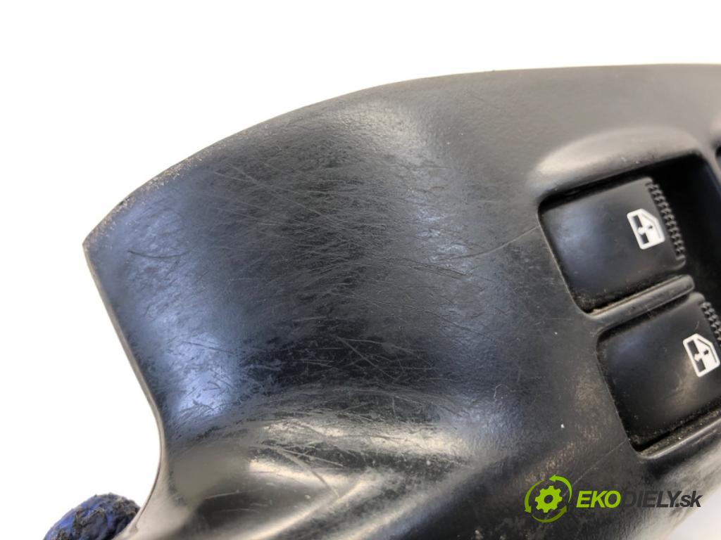 HYUNDAI TUCSON SUV 2007 100 kW 2.0 CRDi 1991 Prepínač okien 93570-2E200 (Prepínacie páčky pod volantom)