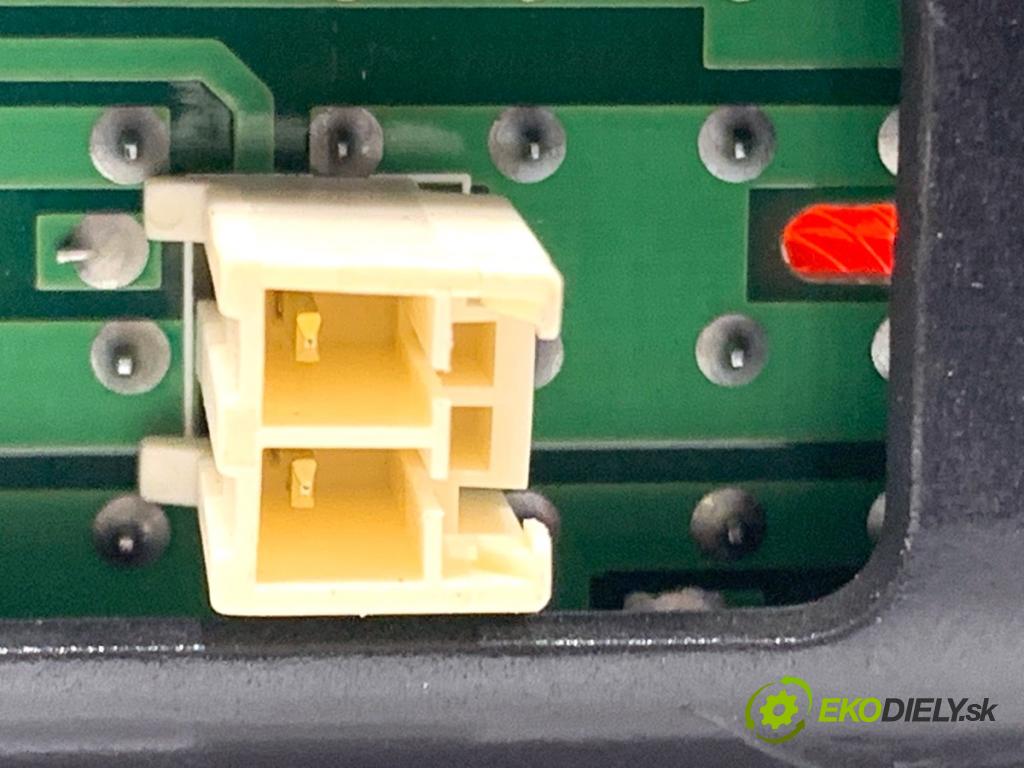 HYUNDAI TUCSON SUV 2007 100 kW 2.0 CRDi 1991 Svetlo brzdových svetiel