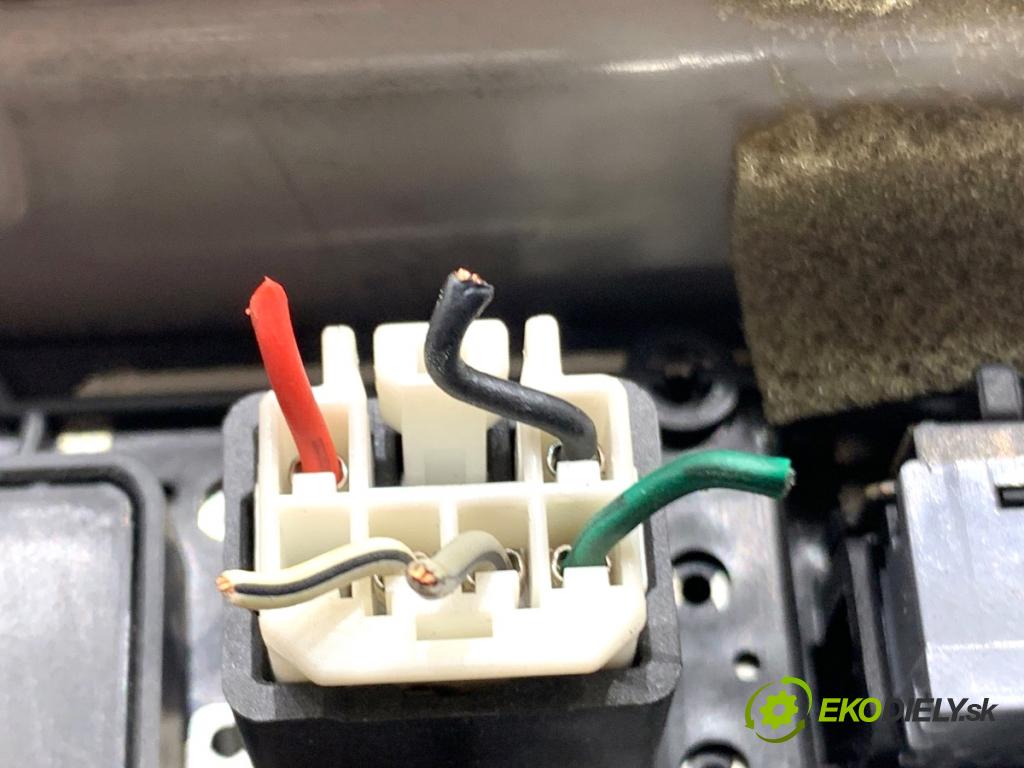 HYUNDAI TUCSON SUV 2007 100 kW 2.0 CRDi 1991 Svetlo stropné 92820-2EXXX