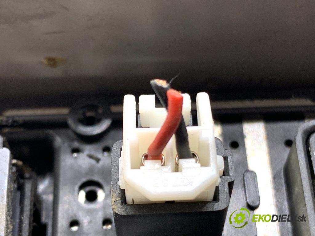 HYUNDAI TUCSON SUV 2007 100 kW 2.0 CRDi 1991 Svetlo stropné 92820-2EXXX