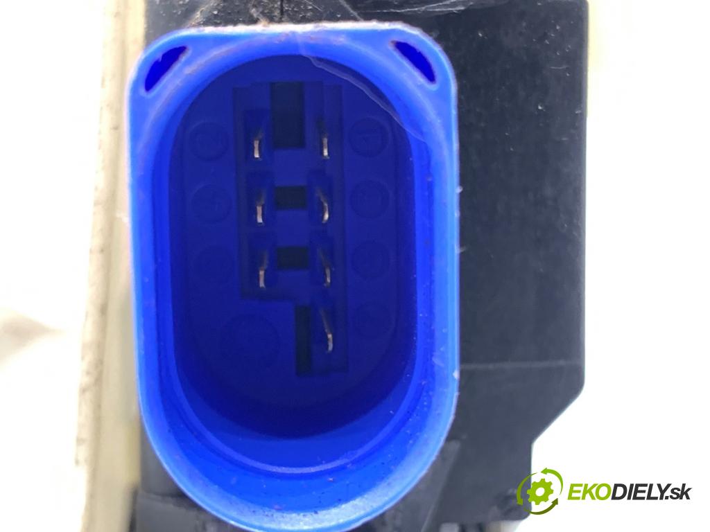 VW GOLF V liftback 2006 103 kW 2.0 TDI 1968 zámok Dvere pravy zad