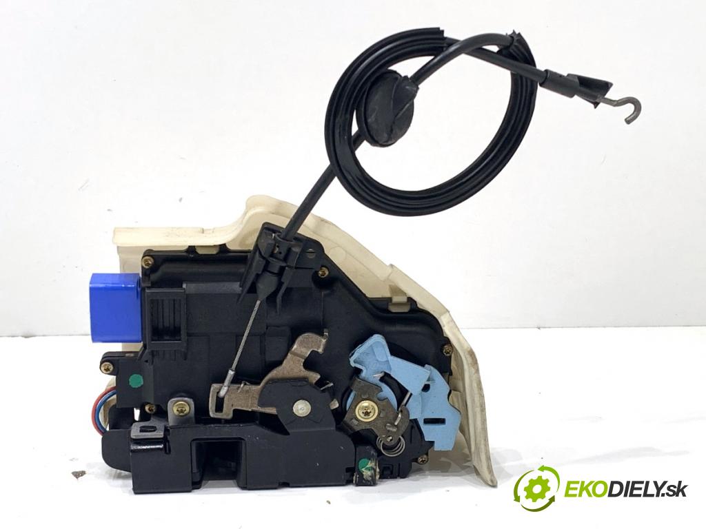 VW GOLF V liftback 2006 103 kW 2.0 TDI 1968 zámok Dvere pravy predný
