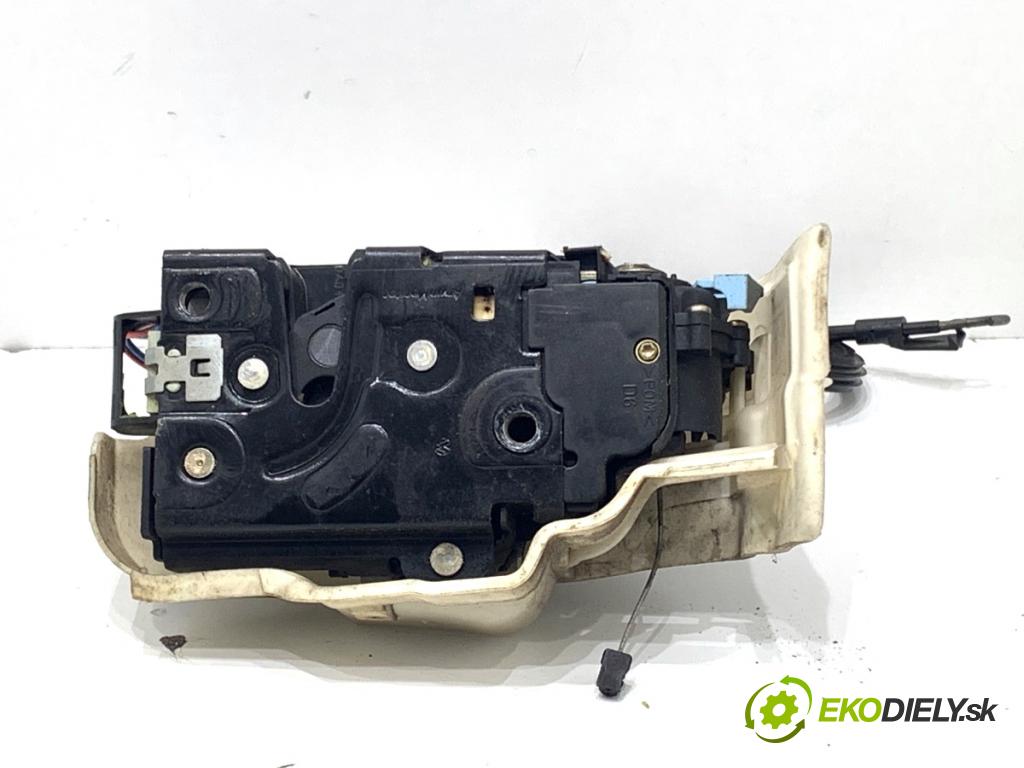VW GOLF V liftback 2006 103 kW 2.0 TDI 1968 zámok Dvere pravy predný