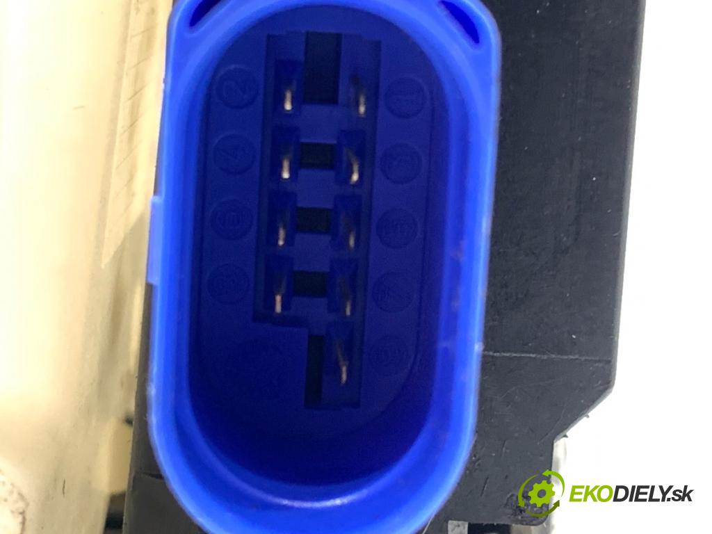 VW GOLF V liftback 2006 103 kW 2.0 TDI 1968 zámok Dvere pravy predný