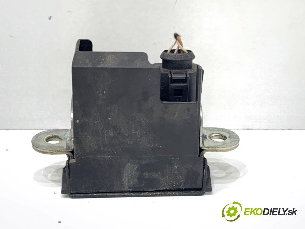 VW GOLF V liftback 2006 103 kW 2.0 TDI 1968 zámok dverí zad 