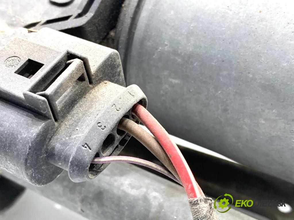 VW GOLF V liftback 2006 103 kW 2.0 TDI 1968 Mechanizmus stieračov predný 1K1955023F (Motorček stieračov predný)