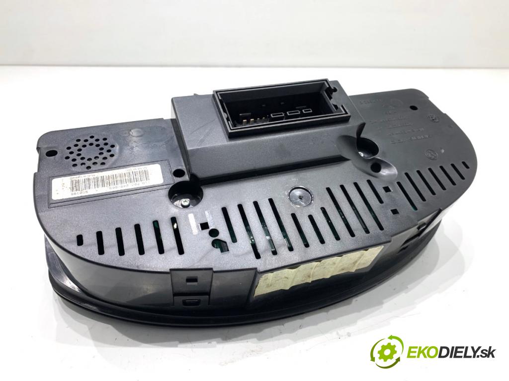 VW GOLF V liftback 2006 103 kW 2.0 TDI 1968 prístrojovka 1K0920872K (Přístrojová deska)