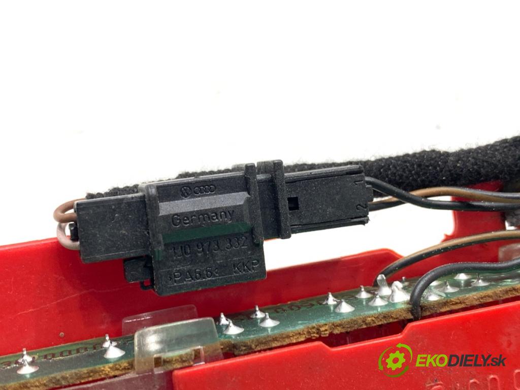 VW GOLF V liftback 2006 103 kW 2.0 TDI 1968 Svetlo brzdových svetiel 1K6945097B