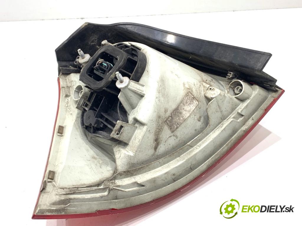 VW GOLF V liftback 2006 103 kW 2.0 TDI 1968 Svetlo pravy zad