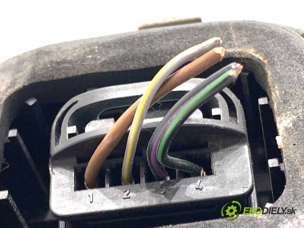 VW GOLF V liftback 2006 103 kW 2.0 TDI 1968 Svetlo pravy zad