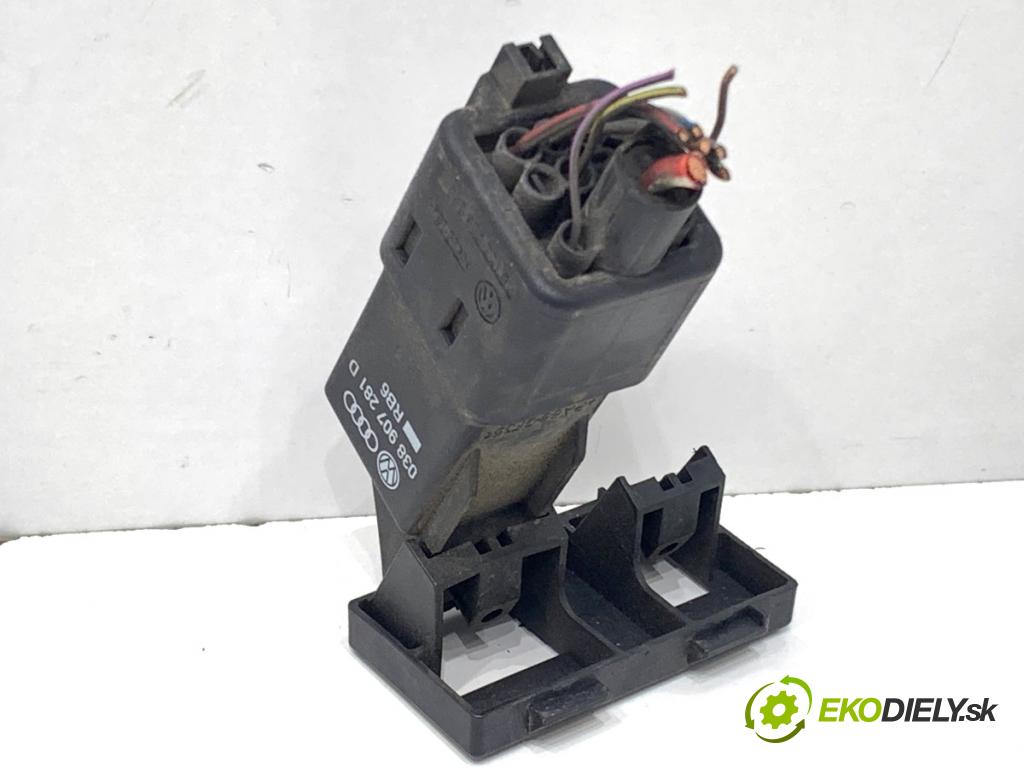 VW GOLF V liftback 2006 103 kW 2.0 TDI 1968 relé sviečok žhavenia 038907281D (Relé)