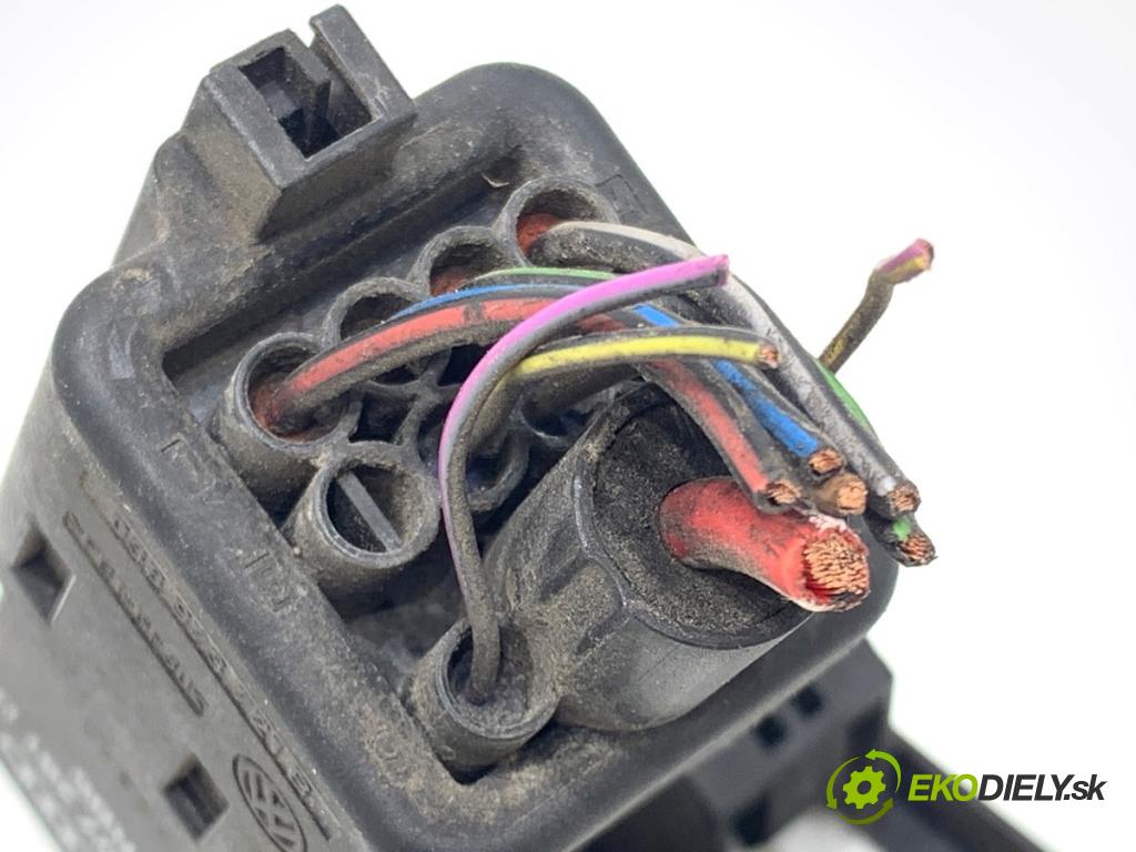 VW GOLF V liftback 2006 103 kW 2.0 TDI 1968 relé sviečok žhavenia 038907281D (Relé)