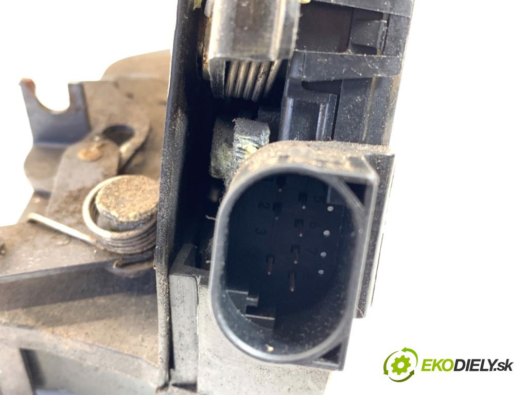 BMW E53 SUV 2001 170 kW 3.0 i 2979 zámok Dvere pravy zad 8402602