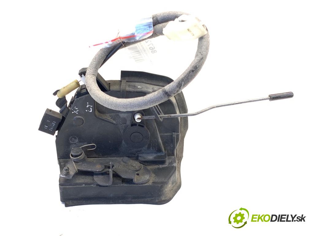 BMW E53 SUV 2001 170 kW 3.0 i 2979 zámok Dvere ľavy zad 8402601